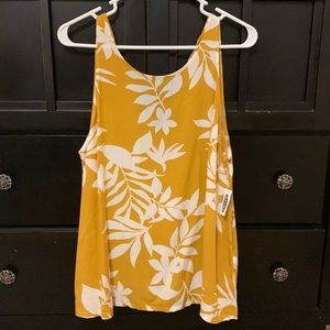NWT Old Navy tank 🏝️ vibes